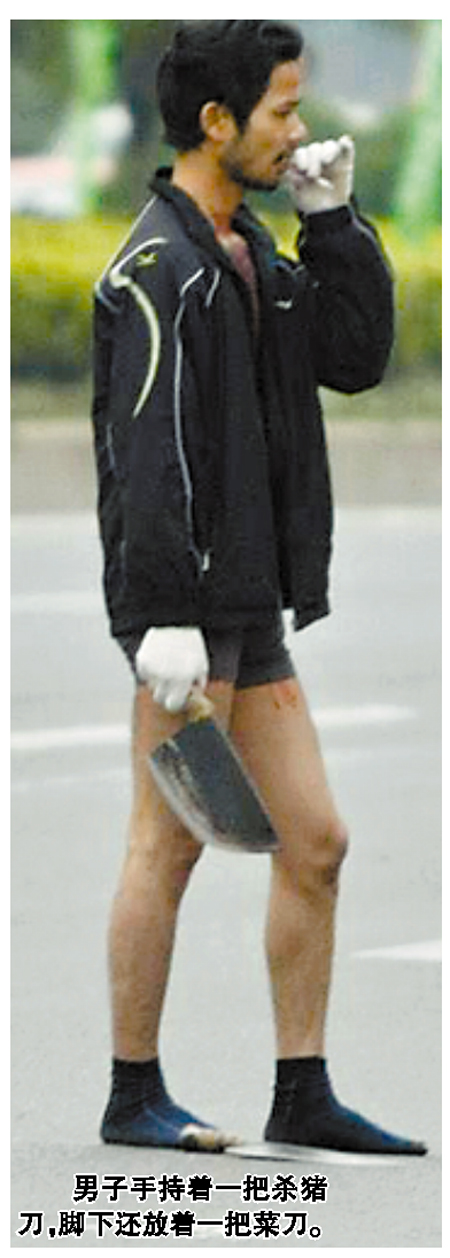 哥们你的造型太酷了,内裤男提杀猪刀索钱 20余特警迅速制服